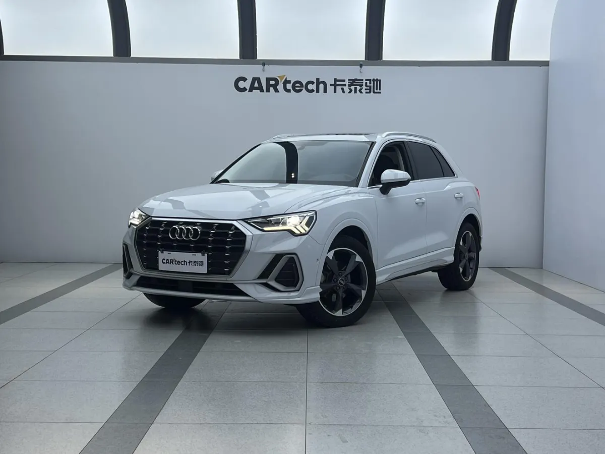 Audi Q3 2022 — фото 1 из 22
