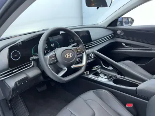 Hyundai Elantra 2023 — фото 8 из 20