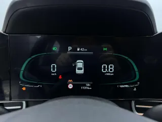 Hyundai Elantra 2023 — фото 9 из 20