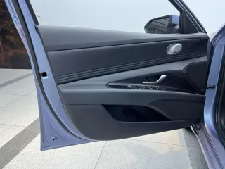 Hyundai Elantra 2023 — фото 10 из 20