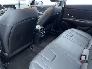 Hyundai Elantra 2023 — фото 13 из 20