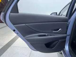 Hyundai Elantra 2023 — фото 15 из 20