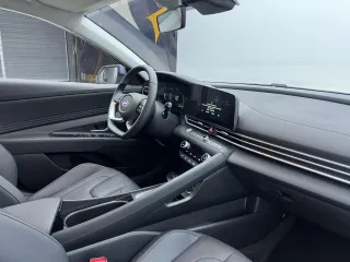 Hyundai Elantra 2023 — фото 16 из 20