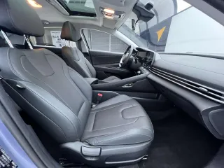 Hyundai Elantra 2023 — фото 17 из 20