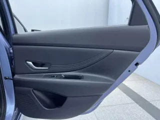 Hyundai Elantra 2023 — фото 18 из 20