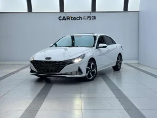 Hyundai Elantra 2023 — фото 1 из 17
