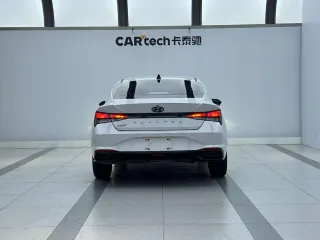 Hyundai Elantra 2023 — фото 6 из 17