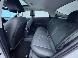 Hyundai Elantra 2023 — фото 13 из 17
