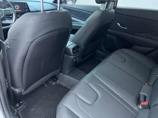 Hyundai Elantra 2023 — фото 14 из 17