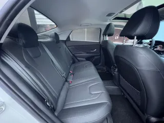 Hyundai Elantra 2023 — фото 16 из 17