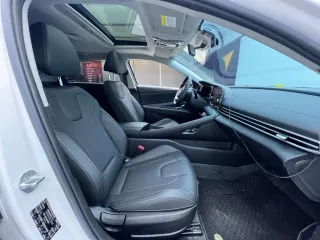 Hyundai Elantra 2023 — фото 17 из 17