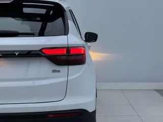Geely Coolray 2023 — фото 3 из 21