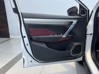 Geely Coolray 2023 — фото 10 из 21