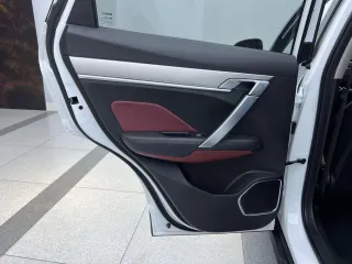 Geely Coolray 2023 — фото 15 из 21
