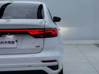 Geely Emgrand 2022 — фото 12 из 17
