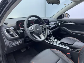 Kia Seltos 2023 — фото 8 из 23