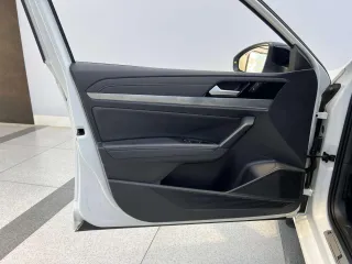 Volkswagen Lavida 2023 — фото 12 из 16