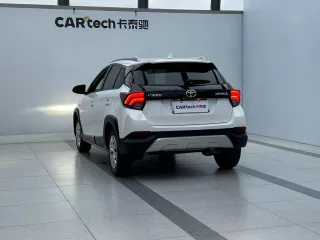 Toyota Yaris L 2022 — фото 2 из 18