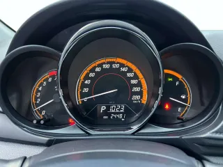 Toyota Yaris L 2022 — фото 8 из 18