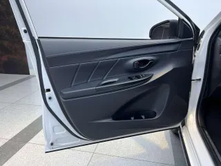 Toyota Yaris L 2022 — фото 11 из 18