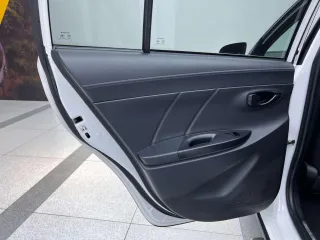 Toyota Yaris L 2022 — фото 15 из 18