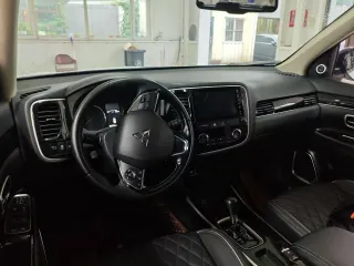 Mitsubishi Outlander 2022 — фото 2 из 8