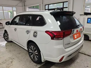 Mitsubishi Outlander 2022 — фото 4 из 8