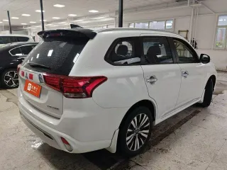 Mitsubishi Outlander 2022 — фото 6 из 8