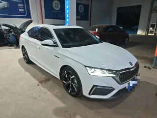 Skoda Octavia 2022 — фото 2 из 5