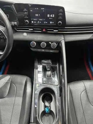 Hyundai Elantra 2023 — фото 8 из 11