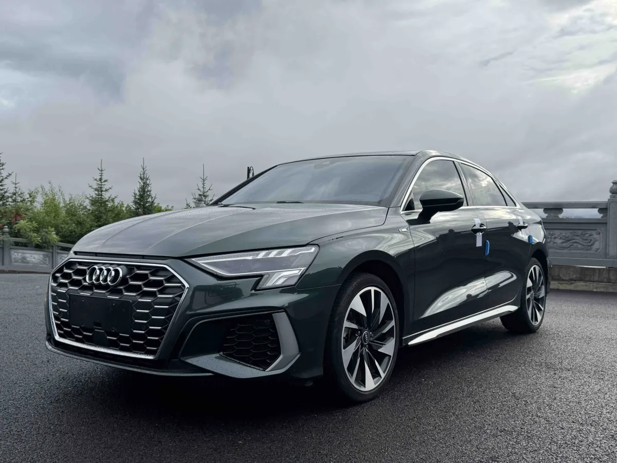 Audi A3 2023 — фото 1 из 15