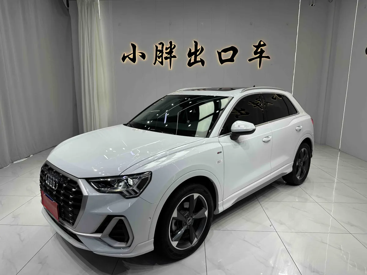 Audi Q3 2022 — фото 1 из 10
