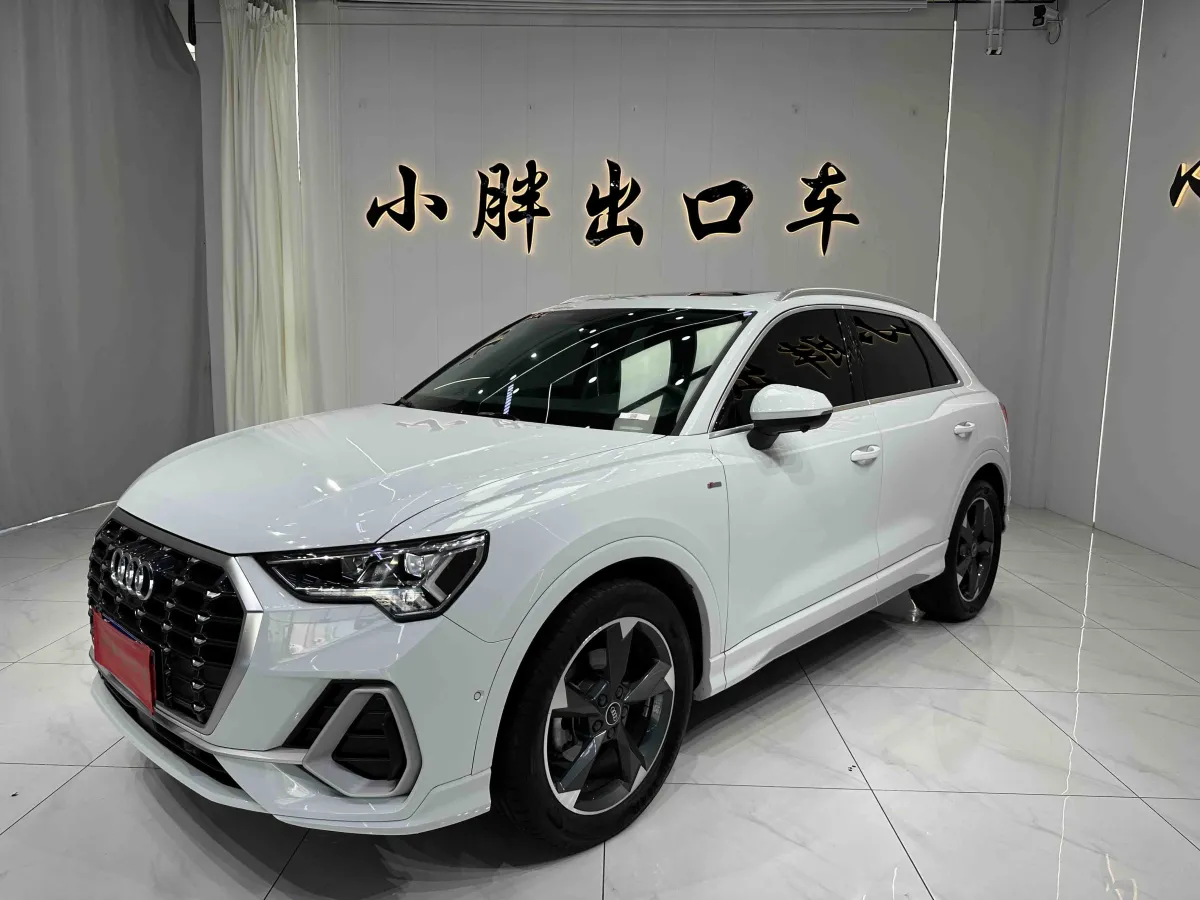 Audi Q3 2022 — фото 1 из 11