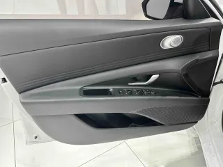 Hyundai Elantra 2023 — фото 5 из 12