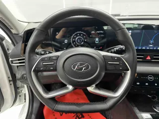 Hyundai Elantra 2023 — фото 7 из 12