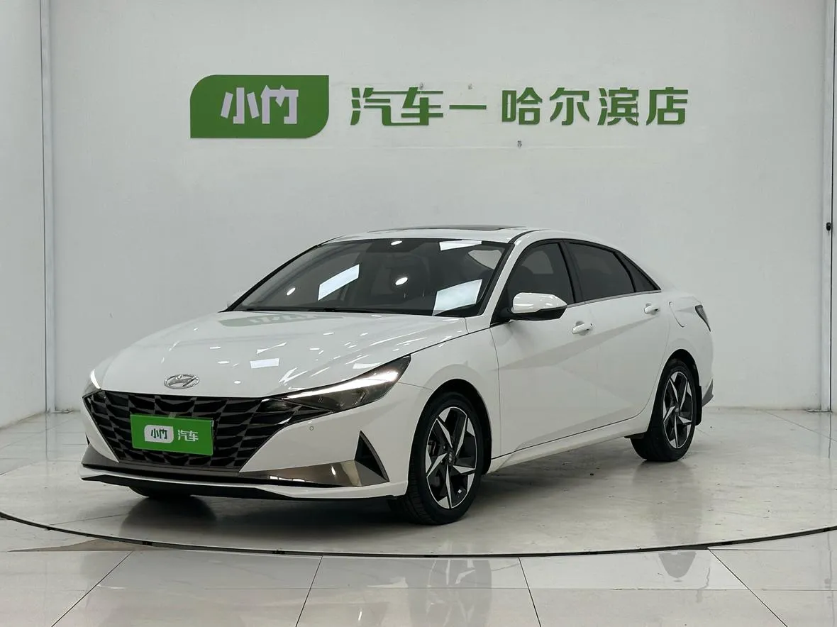 Hyundai Elantra 2023 — фото 1 из 25