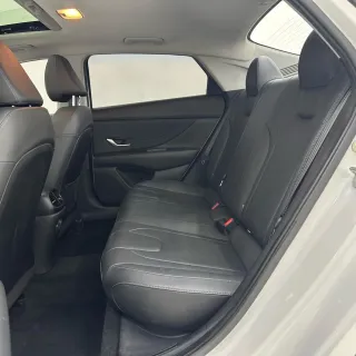Hyundai Elantra 2023 — фото 8 из 25