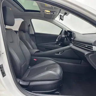 Hyundai Elantra 2023 — фото 9 из 25
