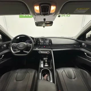 Hyundai Elantra 2023 — фото 12 из 25