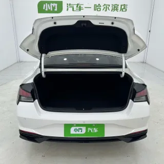 Hyundai Elantra 2023 — фото 16 из 25