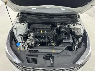 Hyundai Elantra 2023 — фото 18 из 25