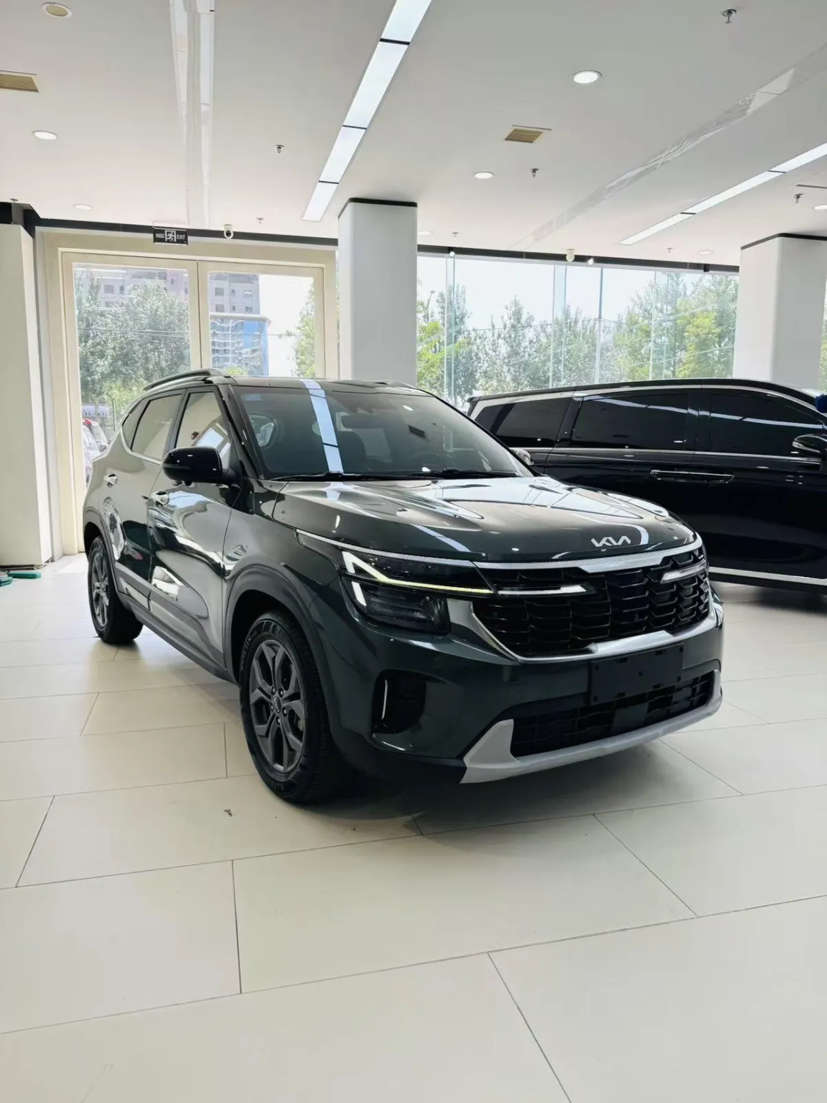 Kia Seltos 2023 — фото 1 из 24