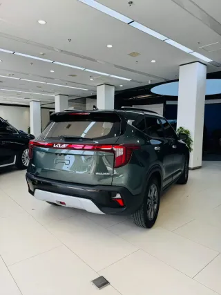 Kia Seltos 2023 — фото 7 из 24