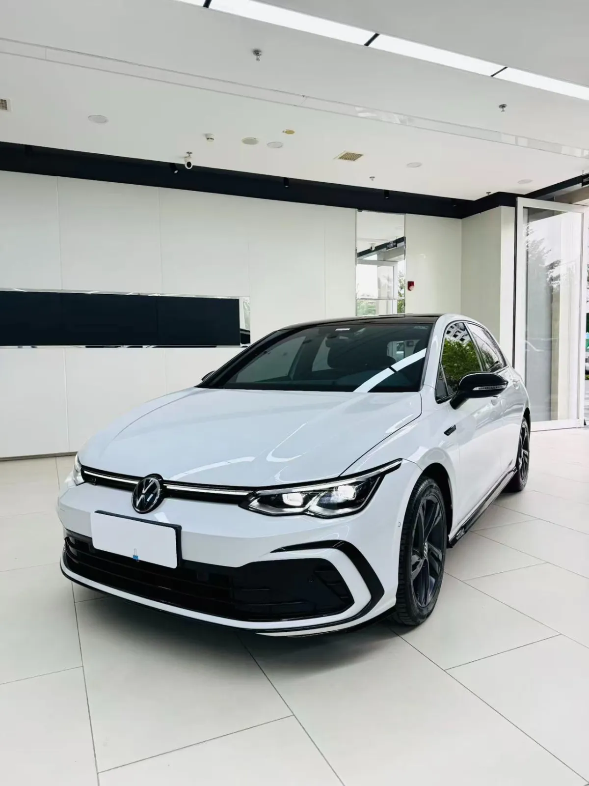 Volkswagen Golf 2023 — фото 1 из 26