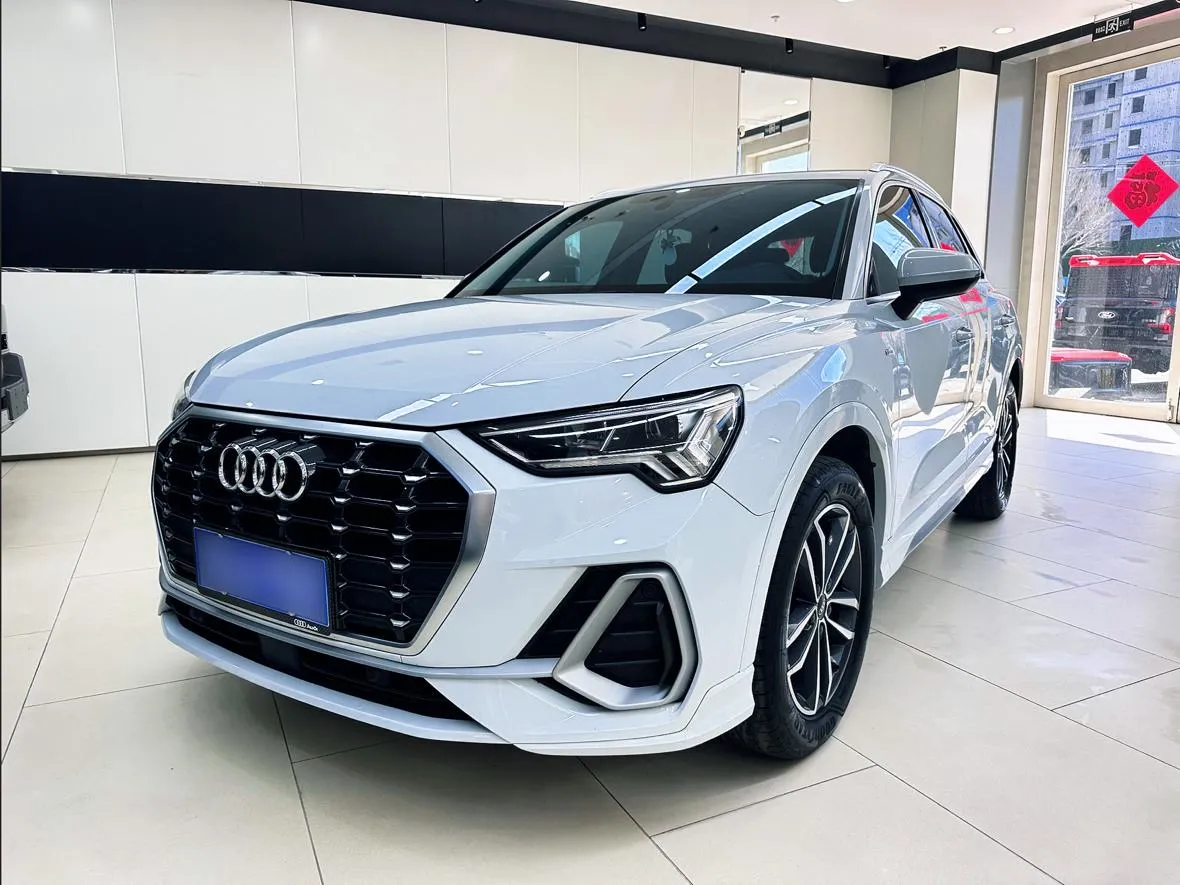 Audi Q3 2022 — фото 1 из 23