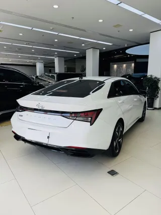 Hyundai Elantra 2021 — фото 6 из 25