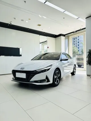 Hyundai Elantra 2021 — фото автомобиля из Китая
