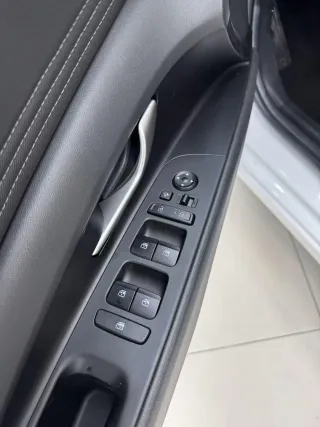 Hyundai Elantra 2021 — фото 11 из 25