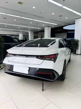 Hyundai Elantra 2023 — фото 6 из 20