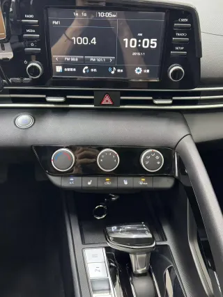 Hyundai Elantra 2023 — фото 14 из 20